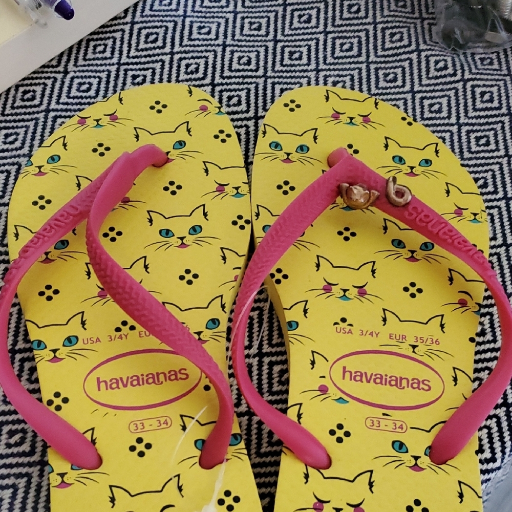 Havaianas Yellow Cat Print Flip Flops